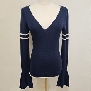 FRAME V-Neck Bell Sleeve Wool Sweater Size Medium